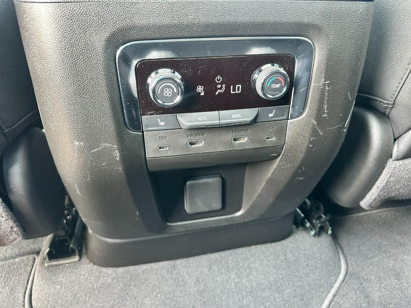 Chevrolet Tahoe Vehicle Full-screen Gallery Image 13