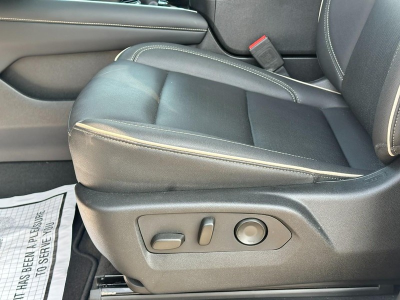 Chevrolet Tahoe Vehicle Full-screen Gallery Image 23