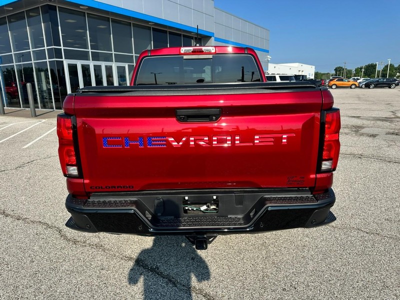 Chevrolet Colorado Vehicle Full-screen Gallery Image 04