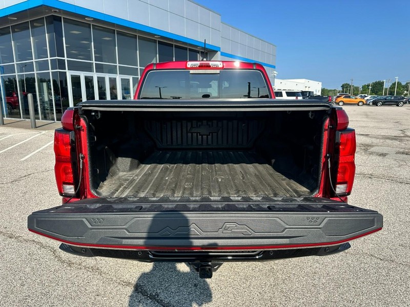 Chevrolet Colorado Vehicle Full-screen Gallery Image 05