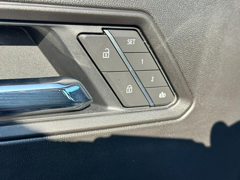 Chevrolet Colorado Vehicle Full-screen Gallery Image 17