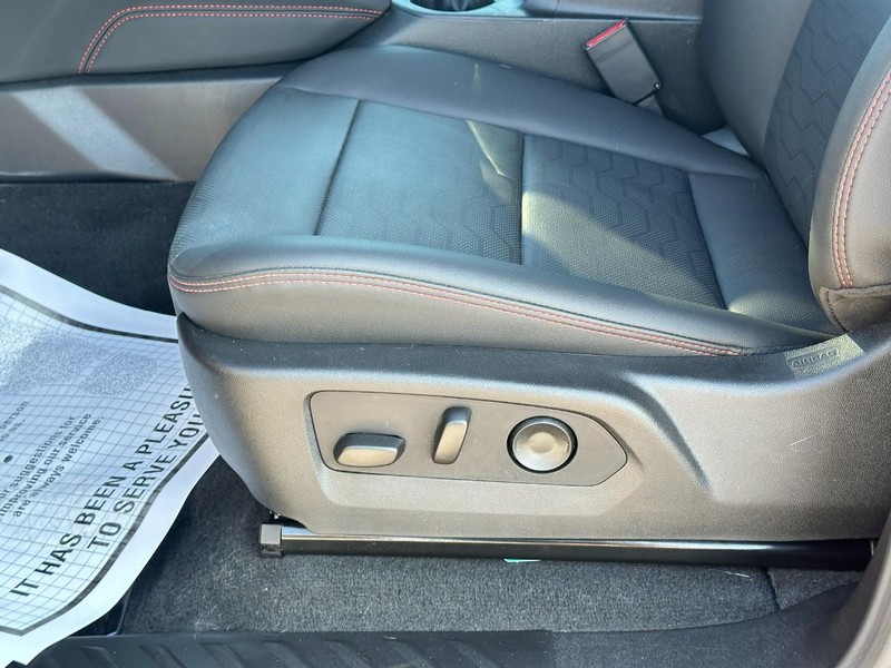 Chevrolet Colorado Vehicle Full-screen Gallery Image 18