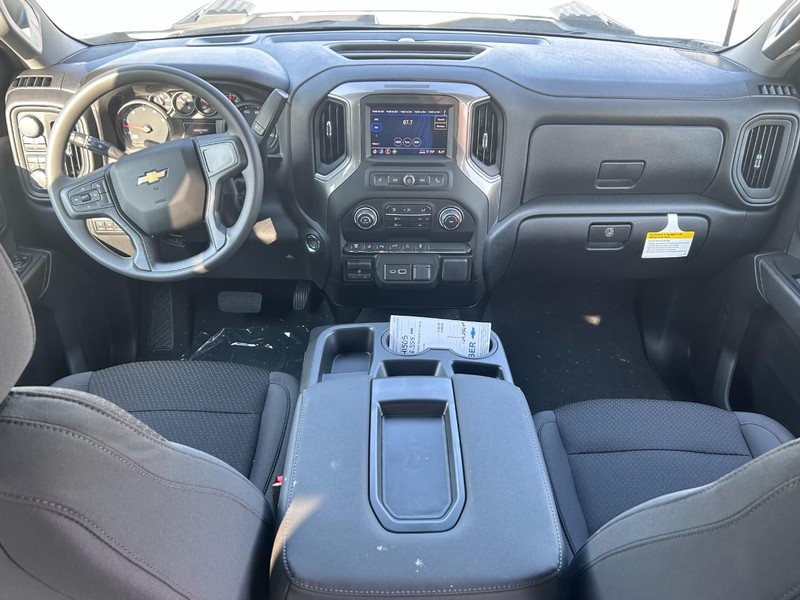Chevrolet Silverado 2500HD Vehicle Full-screen Gallery Image 8