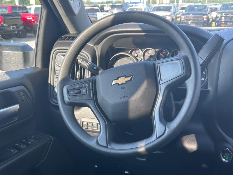 Chevrolet Silverado 2500HD Vehicle Full-screen Gallery Image 9