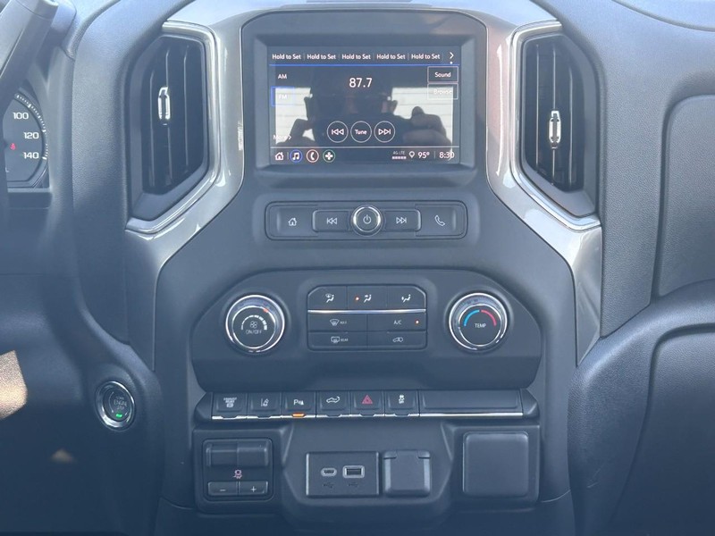 Chevrolet Silverado 2500HD Vehicle Full-screen Gallery Image 10