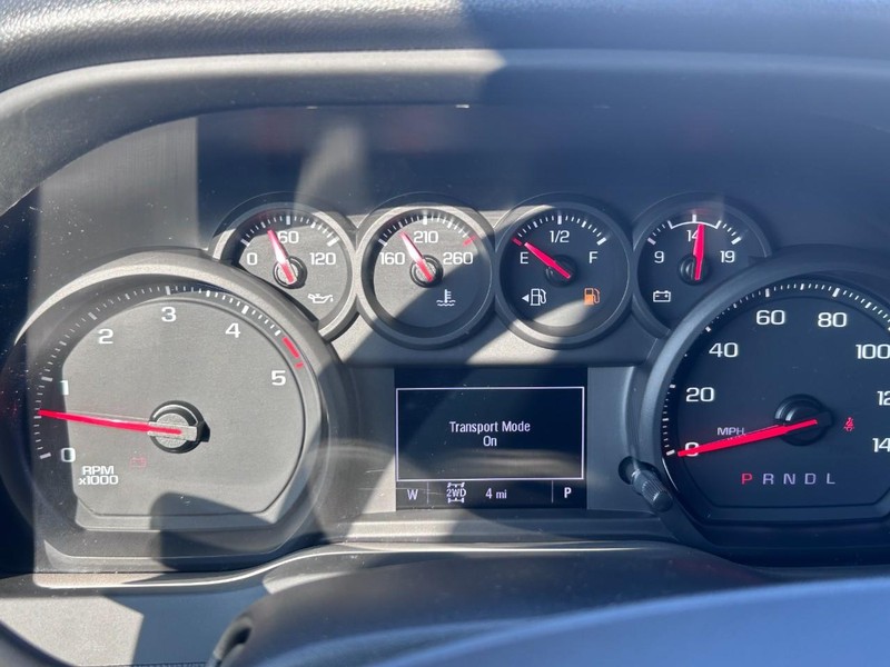 Chevrolet Silverado 2500HD Vehicle Full-screen Gallery Image 16