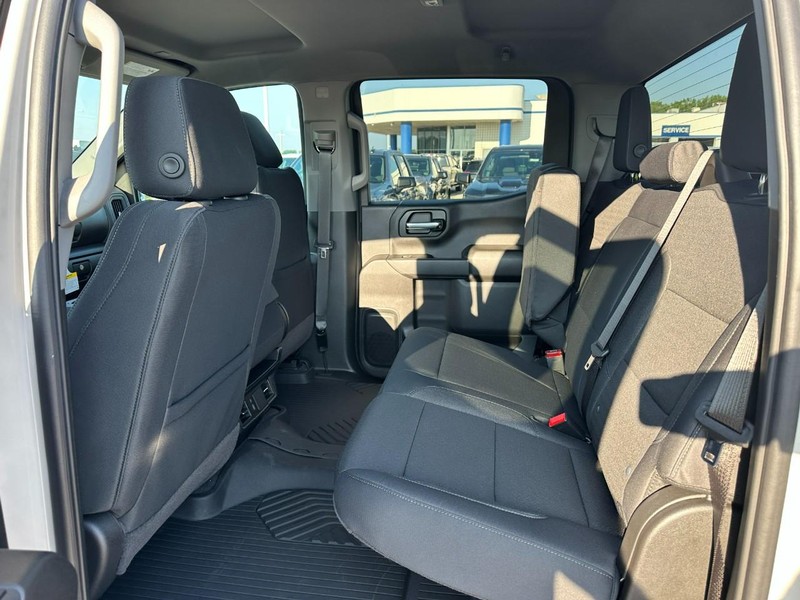 Chevrolet Silverado 1500 Vehicle Full-screen Gallery Image 4