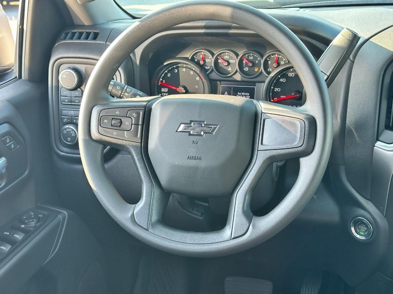 Chevrolet Silverado 1500 Vehicle Full-screen Gallery Image 6