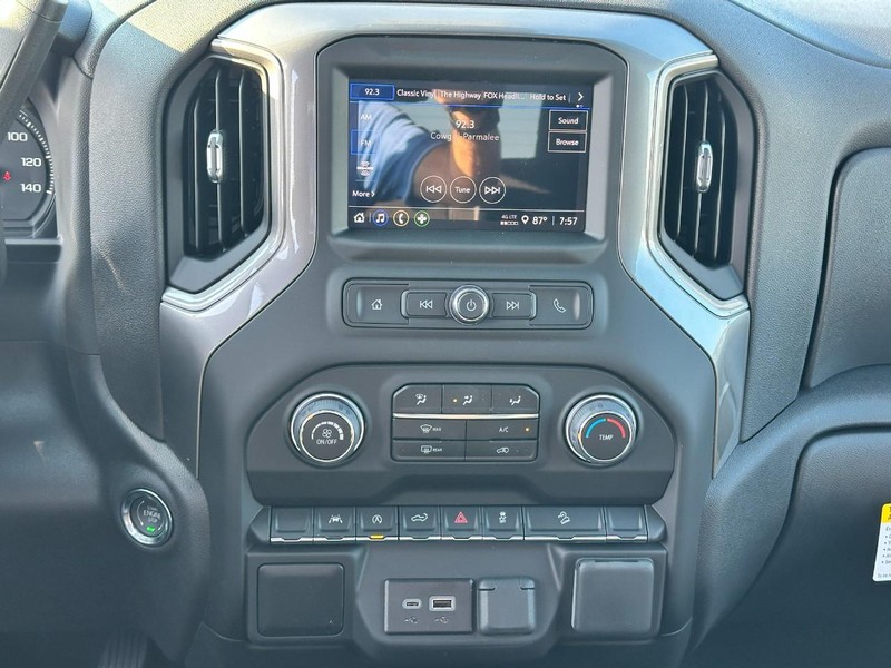 Chevrolet Silverado 1500 Vehicle Full-screen Gallery Image 7