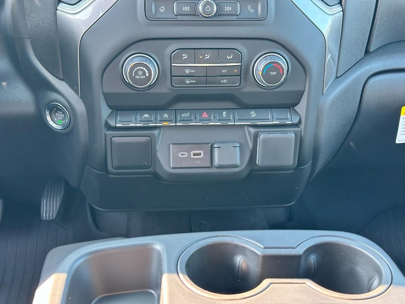 Chevrolet Silverado 1500 Vehicle Full-screen Gallery Image 8