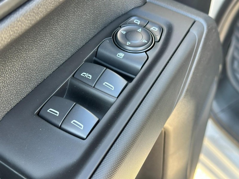 Chevrolet Silverado 1500 Vehicle Full-screen Gallery Image 9