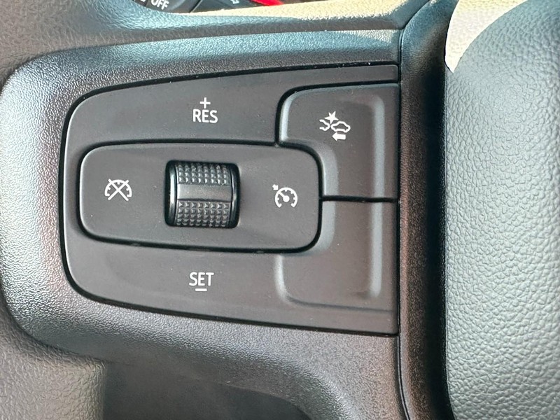 Chevrolet Silverado 1500 Vehicle Full-screen Gallery Image 11