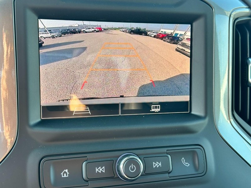 Chevrolet Silverado 1500 Vehicle Full-screen Gallery Image 12
