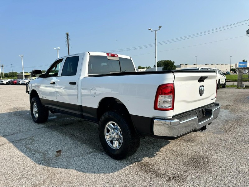 Ram 3500 Vehicle Full-screen Gallery Image 3