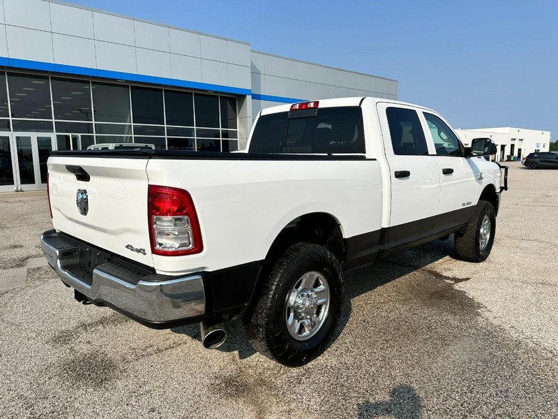 Ram 3500 Vehicle Full-screen Gallery Image 6