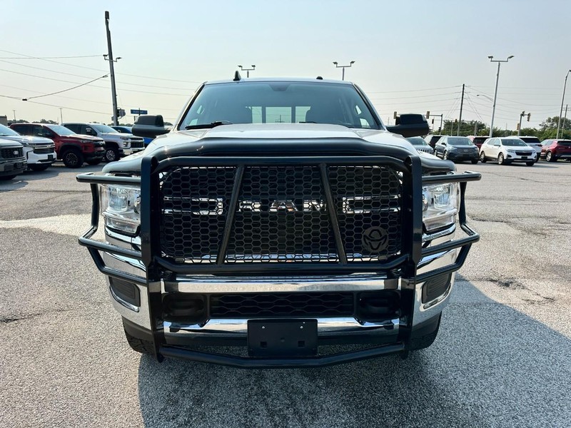 Ram 3500 Vehicle Full-screen Gallery Image 9