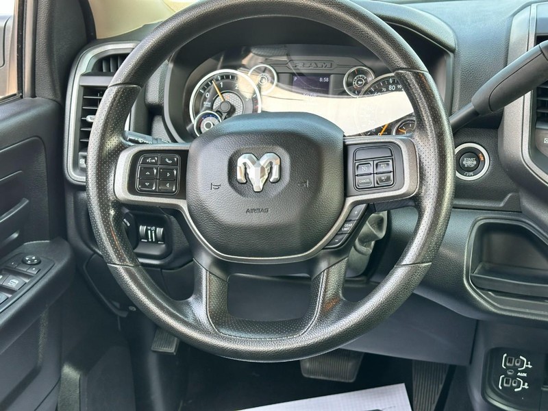 Ram 3500 Vehicle Full-screen Gallery Image 12