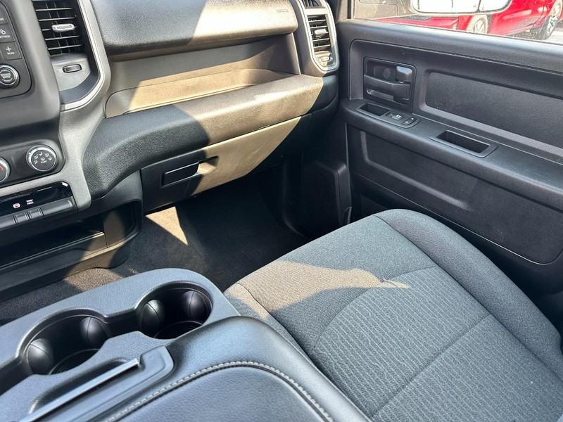 Ram 3500 Vehicle Full-screen Gallery Image 15