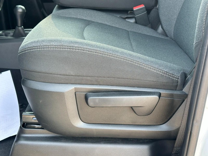 Ram 3500 Vehicle Full-screen Gallery Image 17