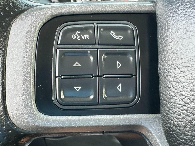 Ram 3500 Vehicle Full-screen Gallery Image 18