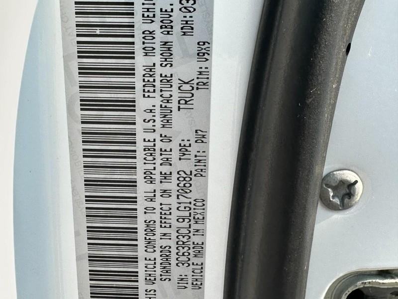 Ram 3500 Vehicle Full-screen Gallery Image 22