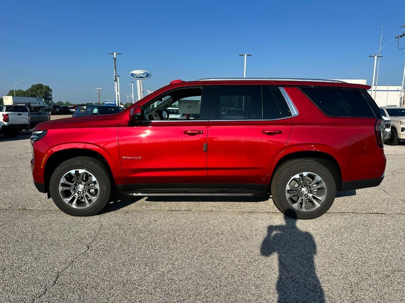 Chevrolet Tahoe Vehicle Full-screen Gallery Image 2