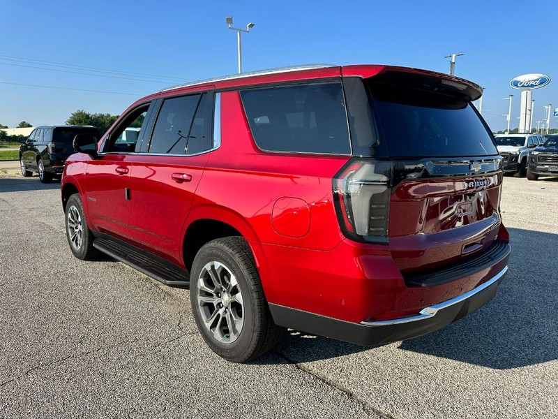 Chevrolet Tahoe Vehicle Full-screen Gallery Image 3