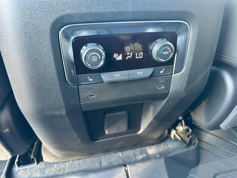 Chevrolet Tahoe Vehicle Full-screen Gallery Image 6