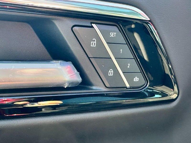Chevrolet Tahoe Vehicle Full-screen Gallery Image 13