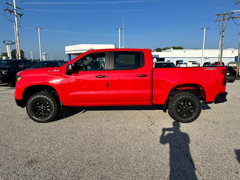 Chevrolet Silverado 1500 Vehicle Full-screen Gallery Image 2