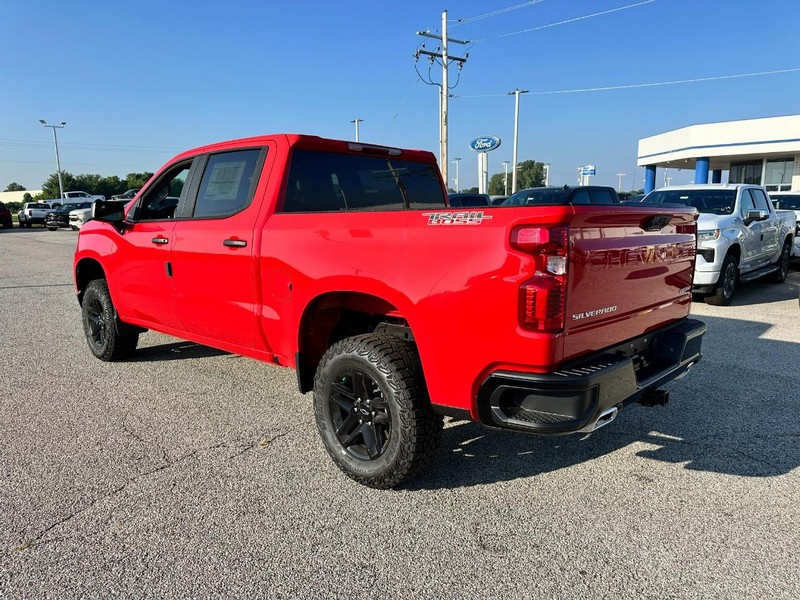 Chevrolet Silverado 1500 Vehicle Full-screen Gallery Image 3