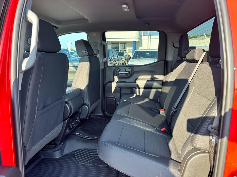 Chevrolet Silverado 1500 Vehicle Full-screen Gallery Image 4