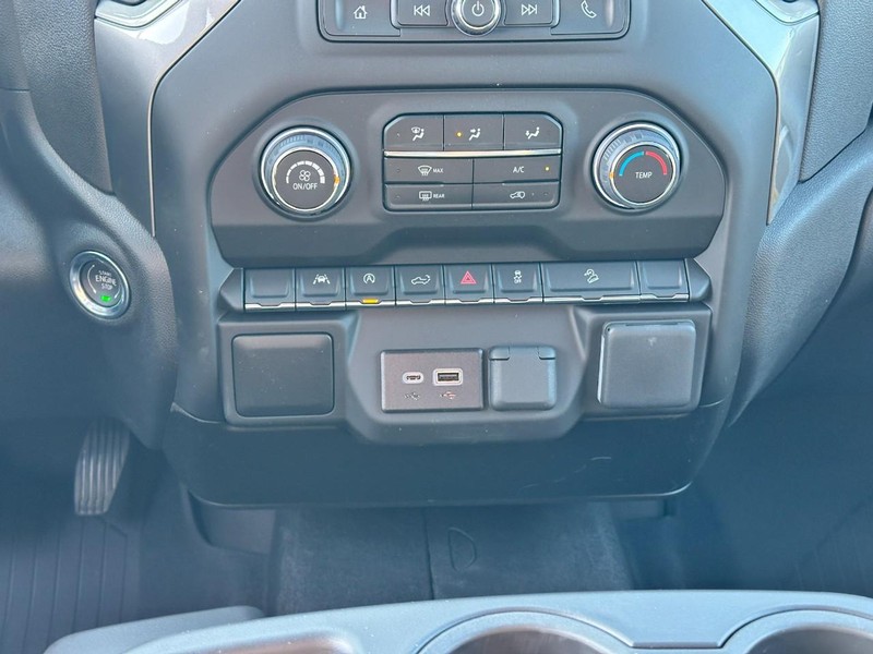 Chevrolet Silverado 1500 Vehicle Full-screen Gallery Image 8