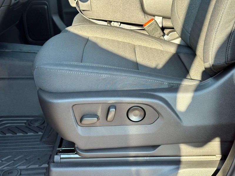 Chevrolet Silverado 1500 Vehicle Full-screen Gallery Image 10