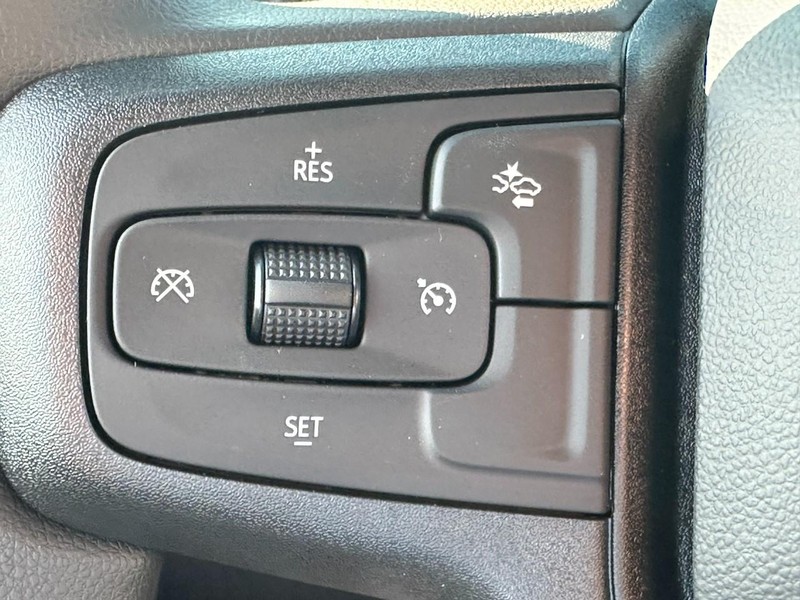 Chevrolet Silverado 1500 Vehicle Full-screen Gallery Image 11
