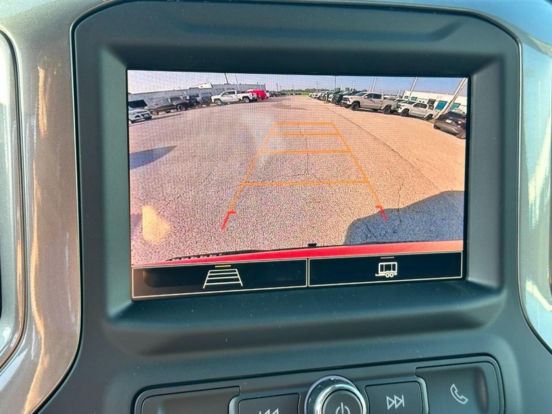 Chevrolet Silverado 1500 Vehicle Full-screen Gallery Image 12