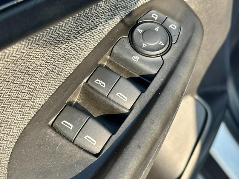 Chevrolet TrailBlazer Vehicle Full-screen Gallery Image 16