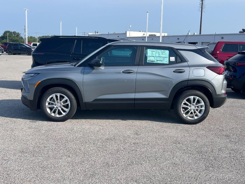 Chevrolet TrailBlazer Vehicle Full-screen Gallery Image 2