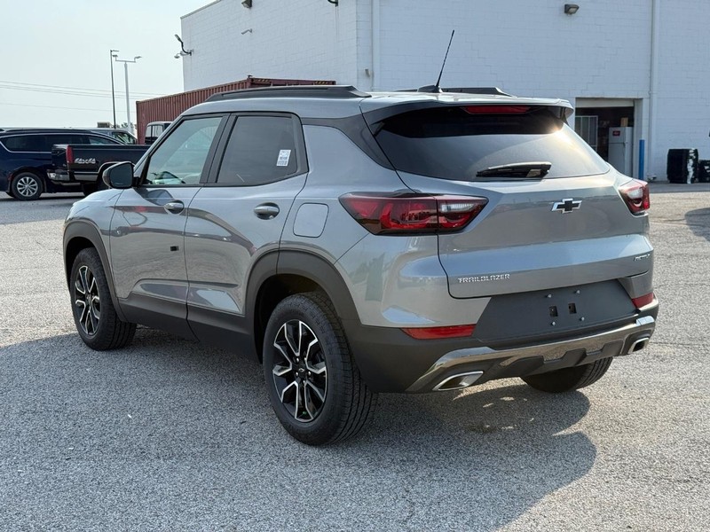 Chevrolet TrailBlazer Vehicle Full-screen Gallery Image 3