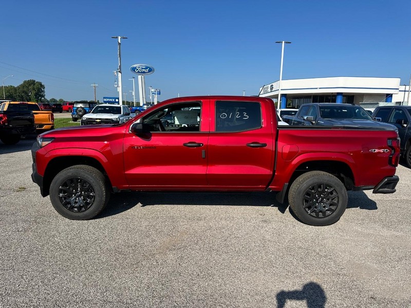Chevrolet Colorado Vehicle Full-screen Gallery Image 2