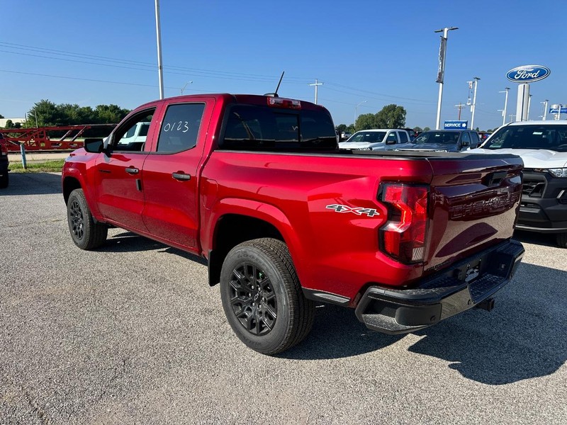 Chevrolet Colorado Vehicle Full-screen Gallery Image 3