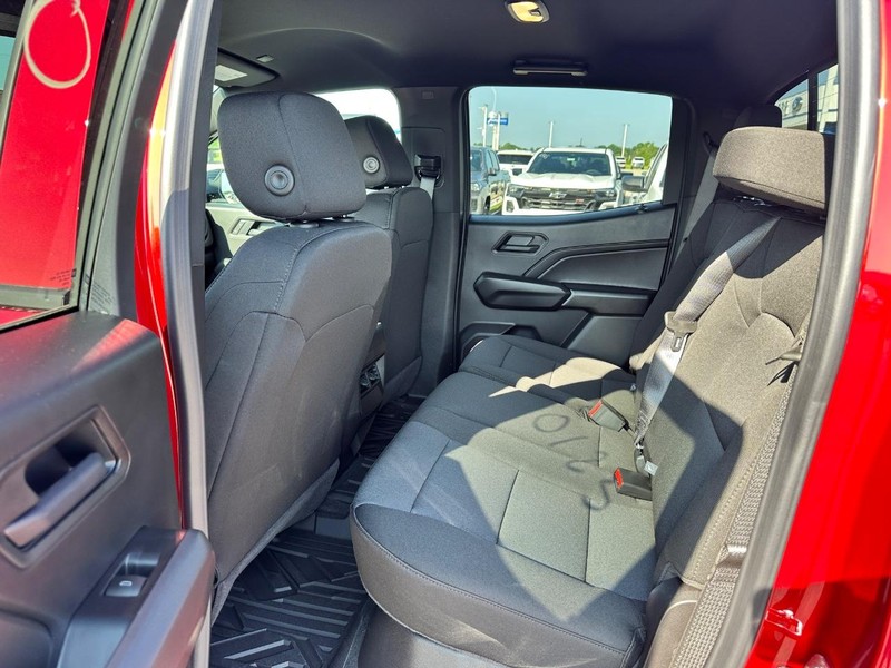 Chevrolet Colorado Vehicle Full-screen Gallery Image 4