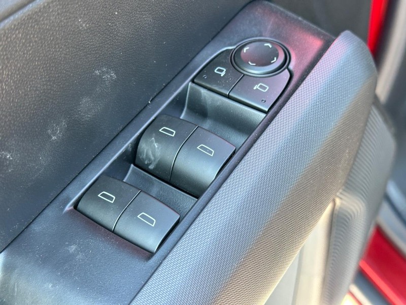 Chevrolet Colorado Vehicle Full-screen Gallery Image 9