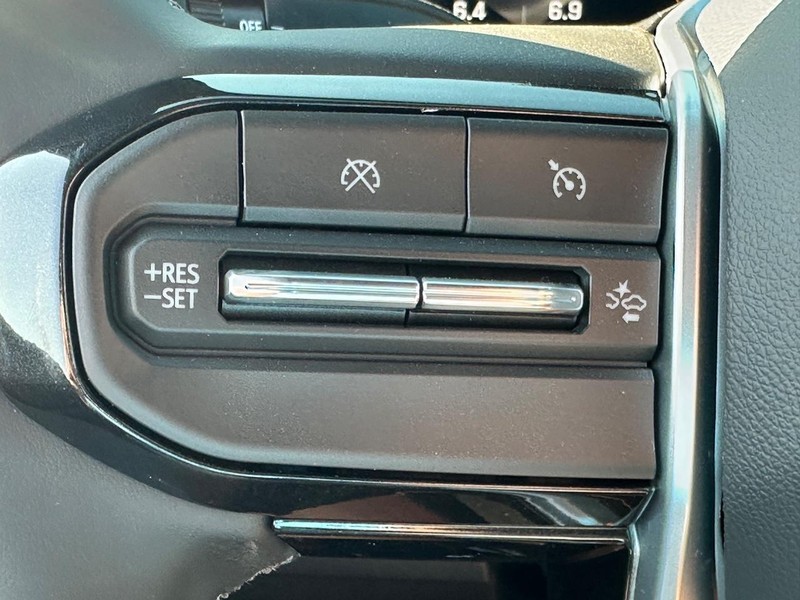 Chevrolet Colorado Vehicle Full-screen Gallery Image 11