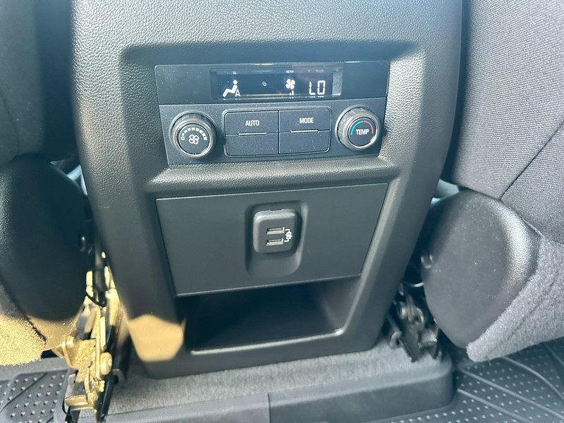 Chevrolet Traverse Vehicle Full-screen Gallery Image 12