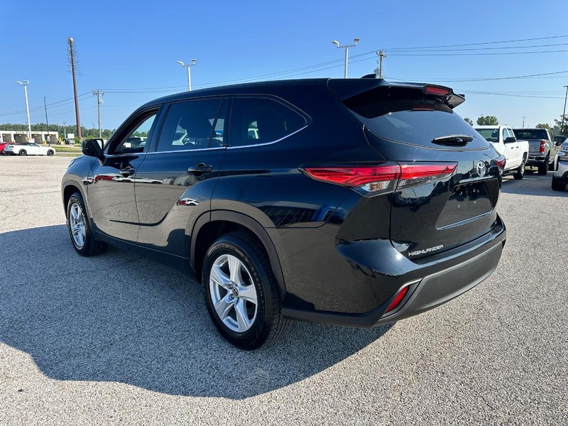 Toyota Highlander Vehicle Full-screen Gallery Image 3