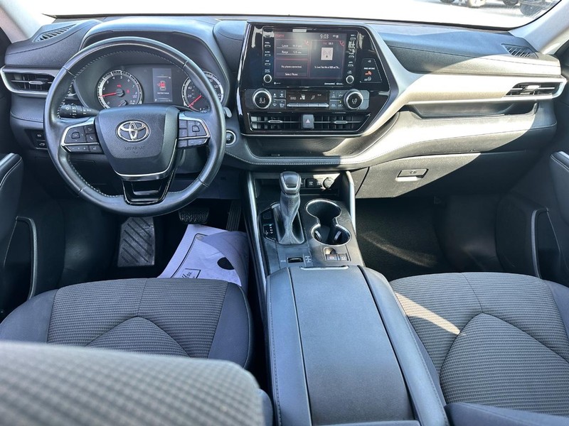 Toyota Highlander Vehicle Full-screen Gallery Image 13