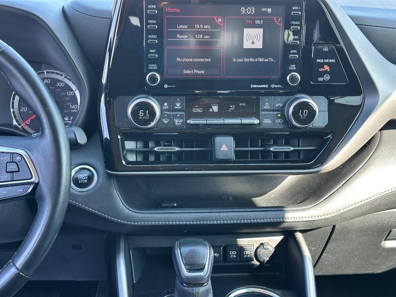 Toyota Highlander Vehicle Full-screen Gallery Image 15