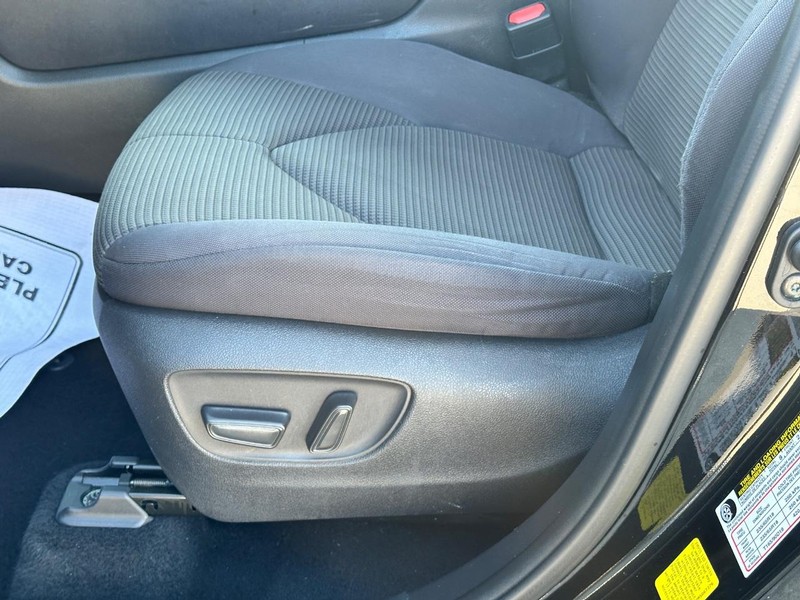 Toyota Highlander Vehicle Full-screen Gallery Image 19