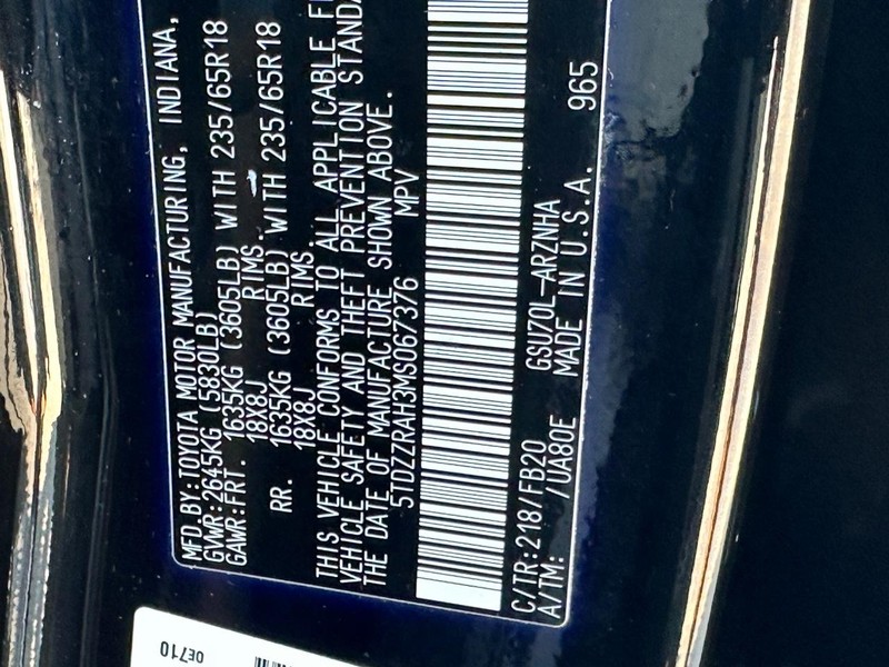 Toyota Highlander Vehicle Full-screen Gallery Image 25